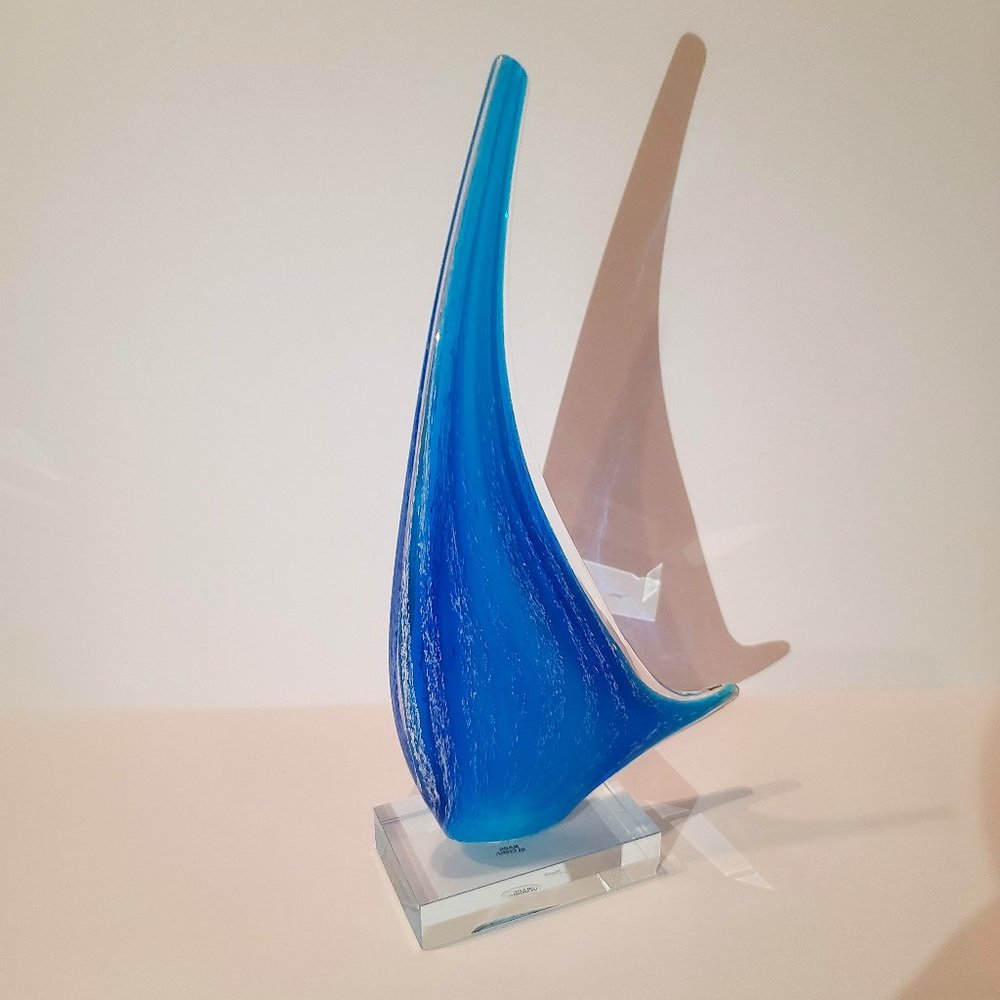 💕SOLD💕Contemporary Blown Glass Sailboat Sculpture - Picture 2 of 7
